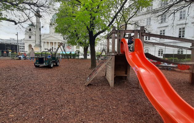 Rund um den Karlsplatz Spielplatz Resselpark