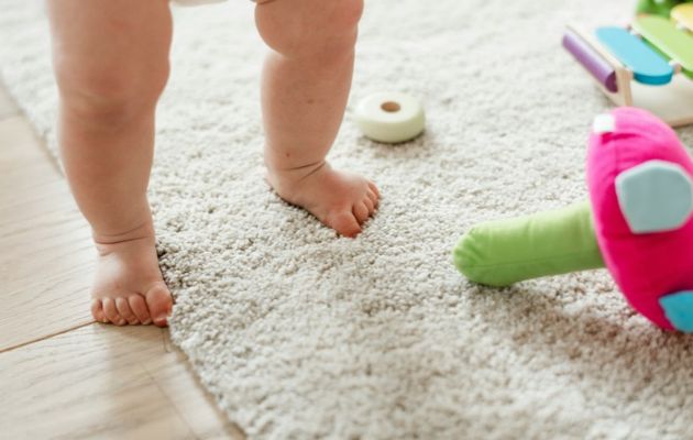 Tipps Babys erste Schuhe Barfusslaufen