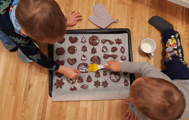 Kekse backen mit Kindern Weihnachten Weihnachtskekse